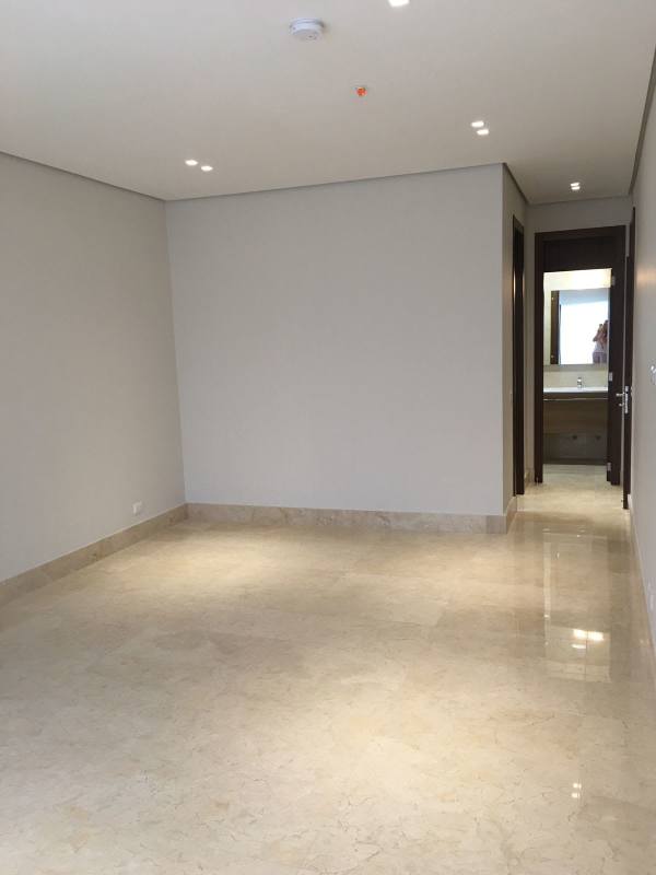 Contemporary bathroom with marble, double sinks, large mirror in PH La Vista Santa María