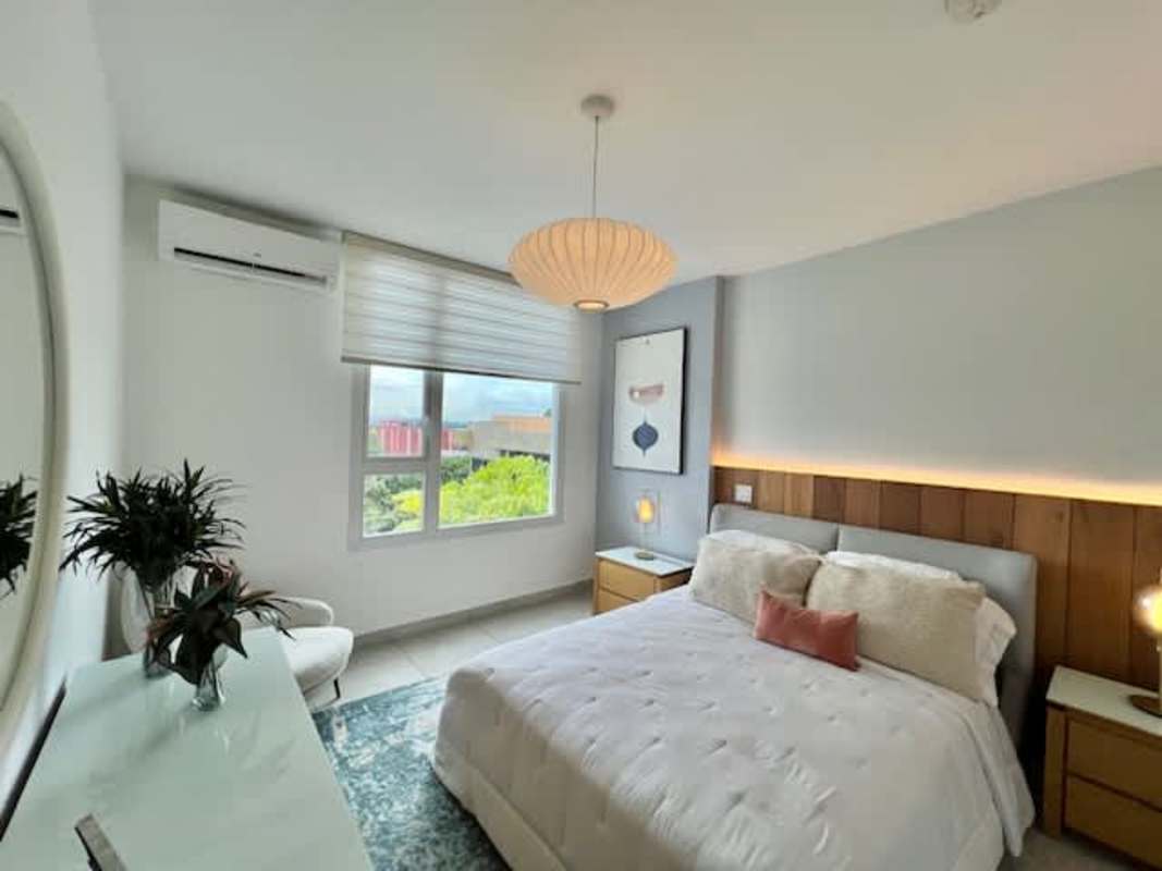 Modern bathroom walk-in shower porcelain finishes PH Van Gogh El Cangrejo