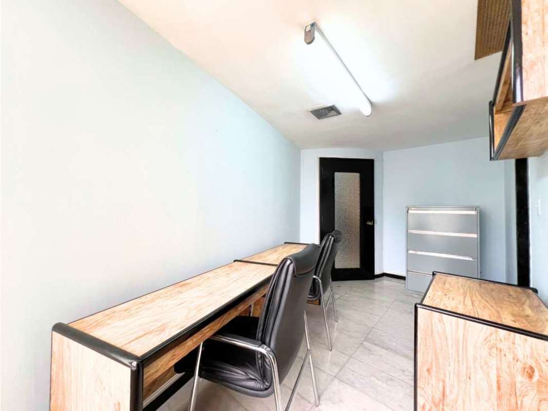 Corner private office with panoramic windows and built-in shelving in PH Advanced Malaga Banking District Panama