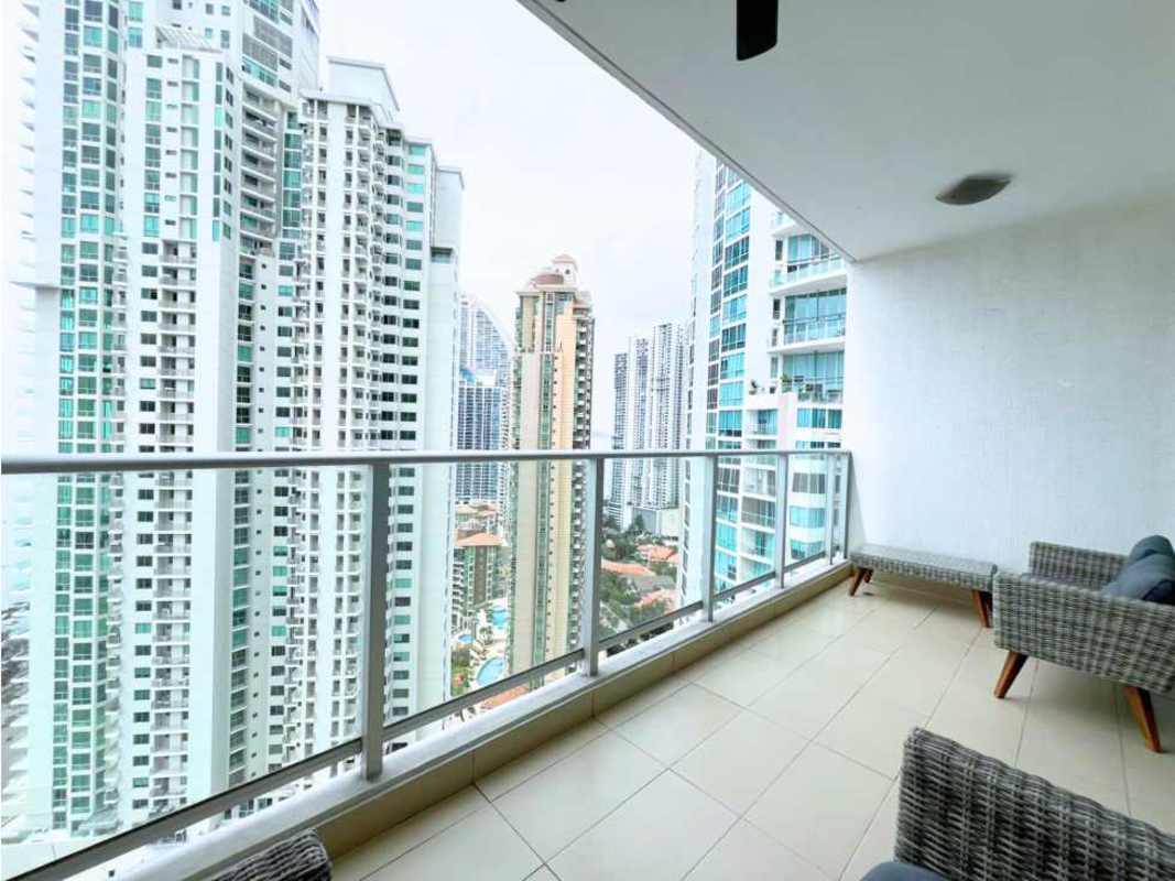 Rooftop infinity pool overlooking Pacific Ocean and city skyline in PH Dupont Tower