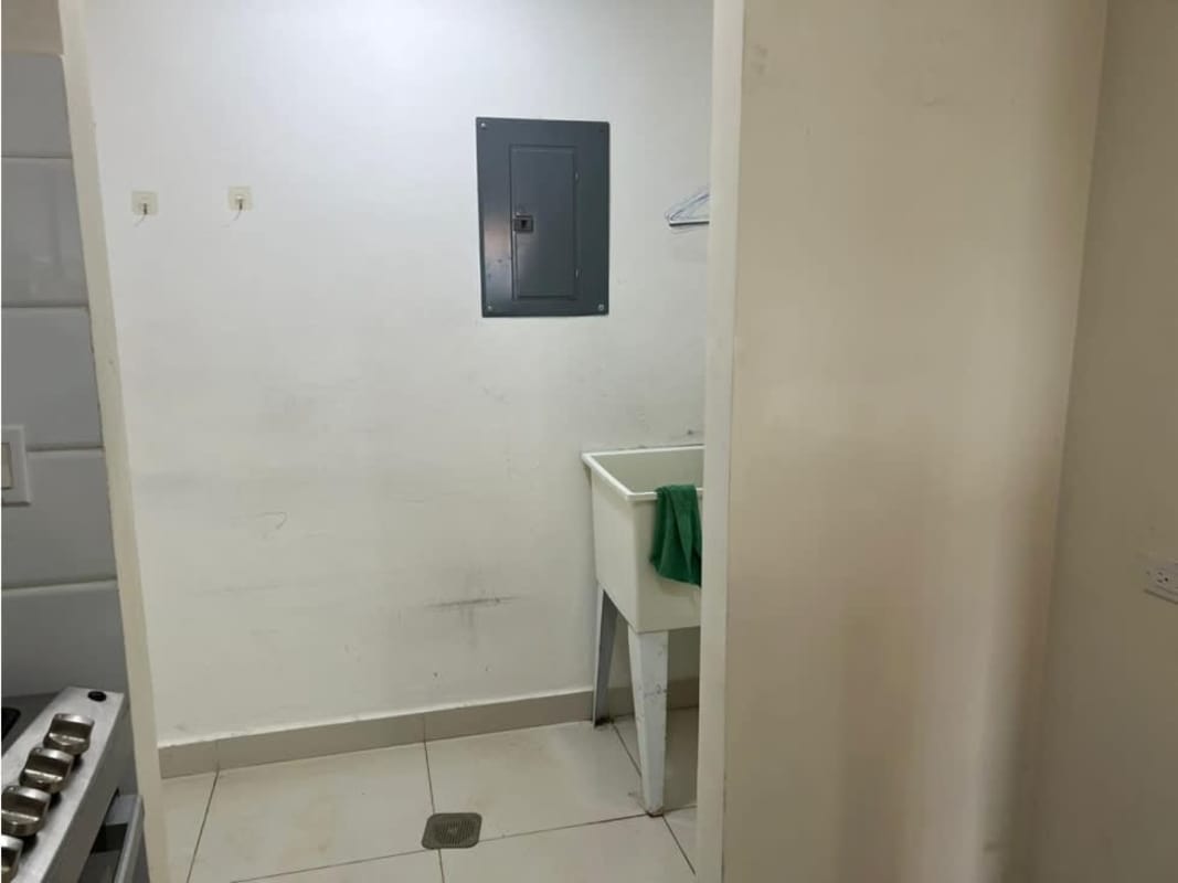 Bedroom featuring large window, AC unit, closet, and cityview in PH Midpark Carrasquilla