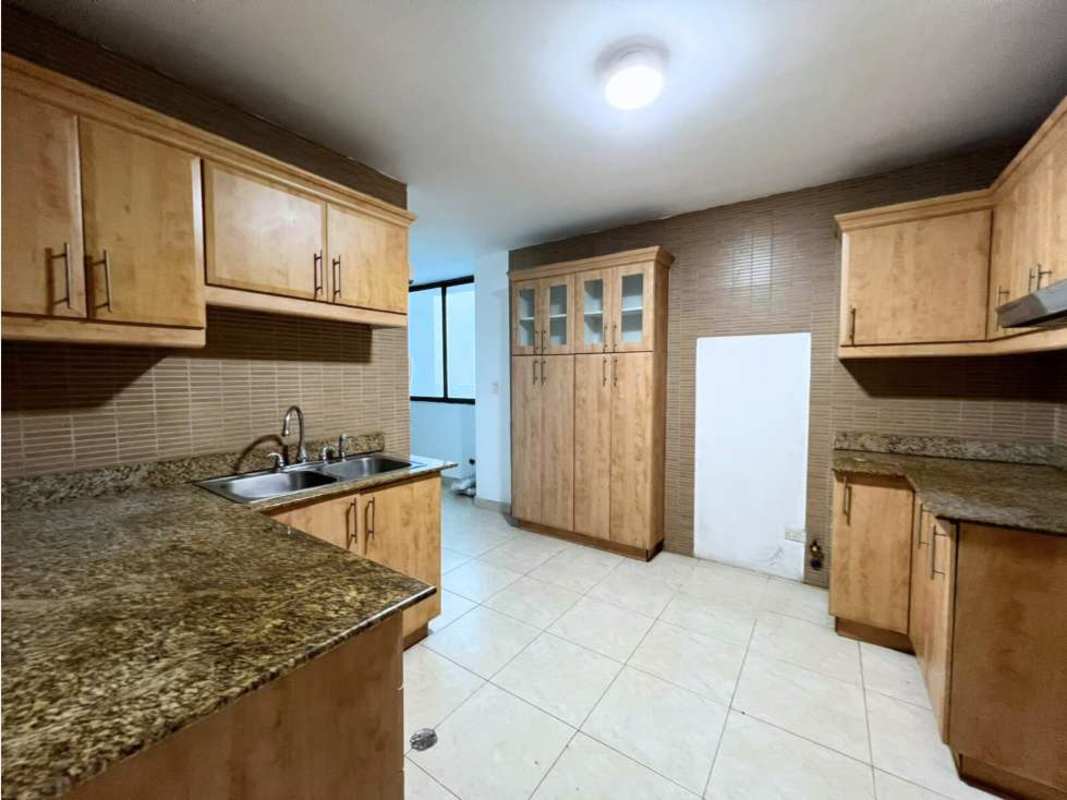 Empty bedroom with built-in closet AC beige tile floor in PH Blue Bay Tower Panama