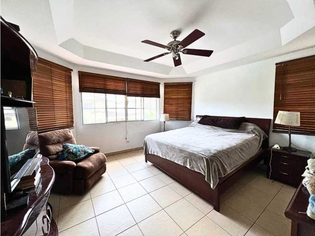 Bright master bedroom with tray ceiling, ceiling fan, tile floors and large windows PH Dorado Spring Panama