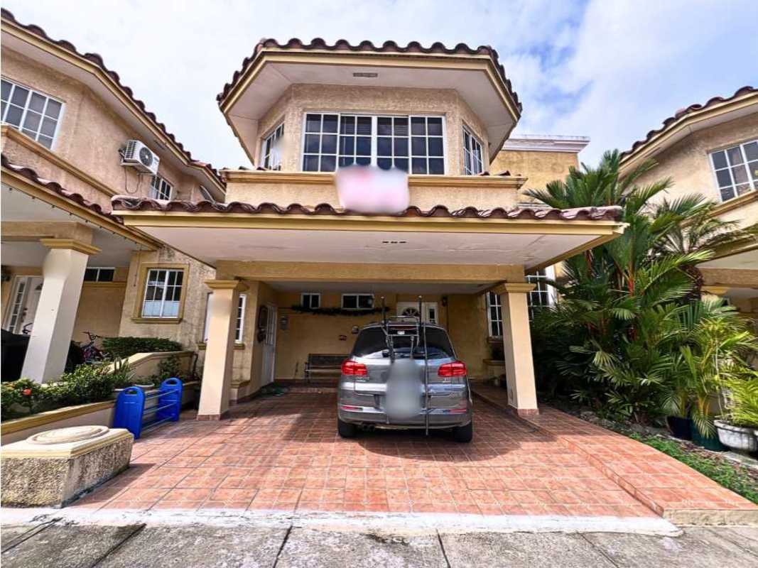 Decorative iron staircase with chandelier and octagonal ceiling in PH Dorado Spring Panama