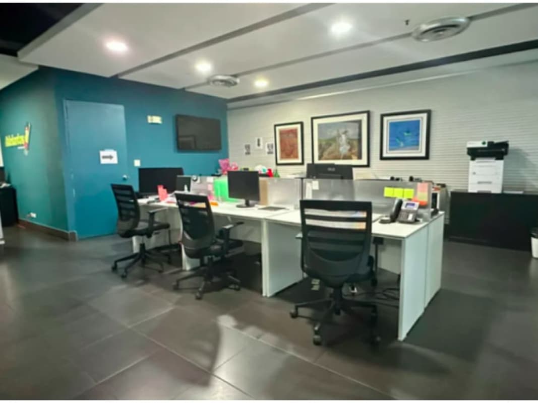 Modern commercial workspaces cubicles glass dividers at Torre de las Américas Panama