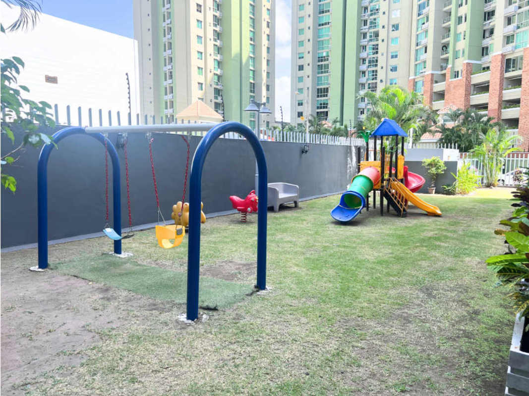 Outdoor playground swings slides fencing PH Pijao Panama