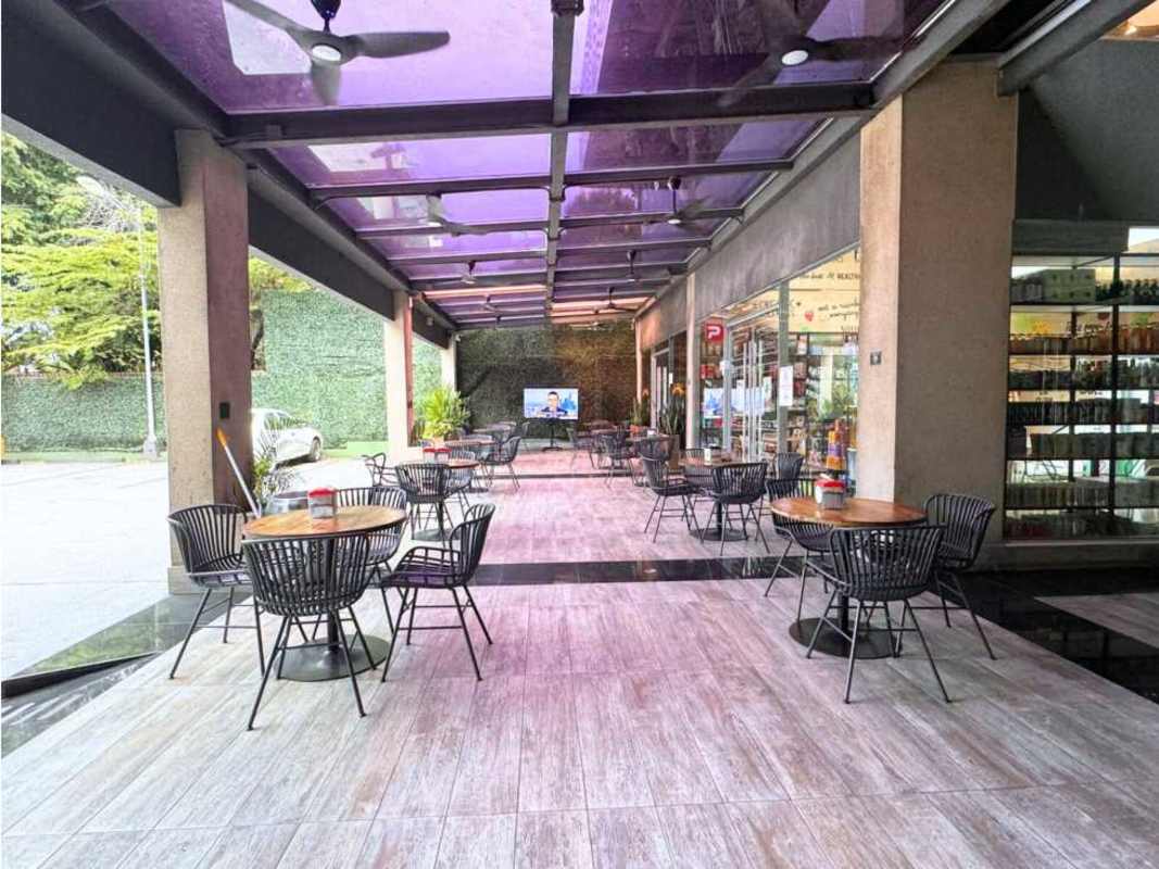 Retail Restaurant Space with Terrace in Plaza San Francisco