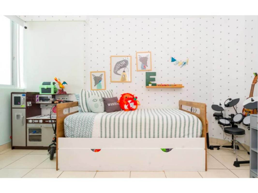 Modern children's bedroom with toys, art, bright colors PH Bahía Obarrio Panama