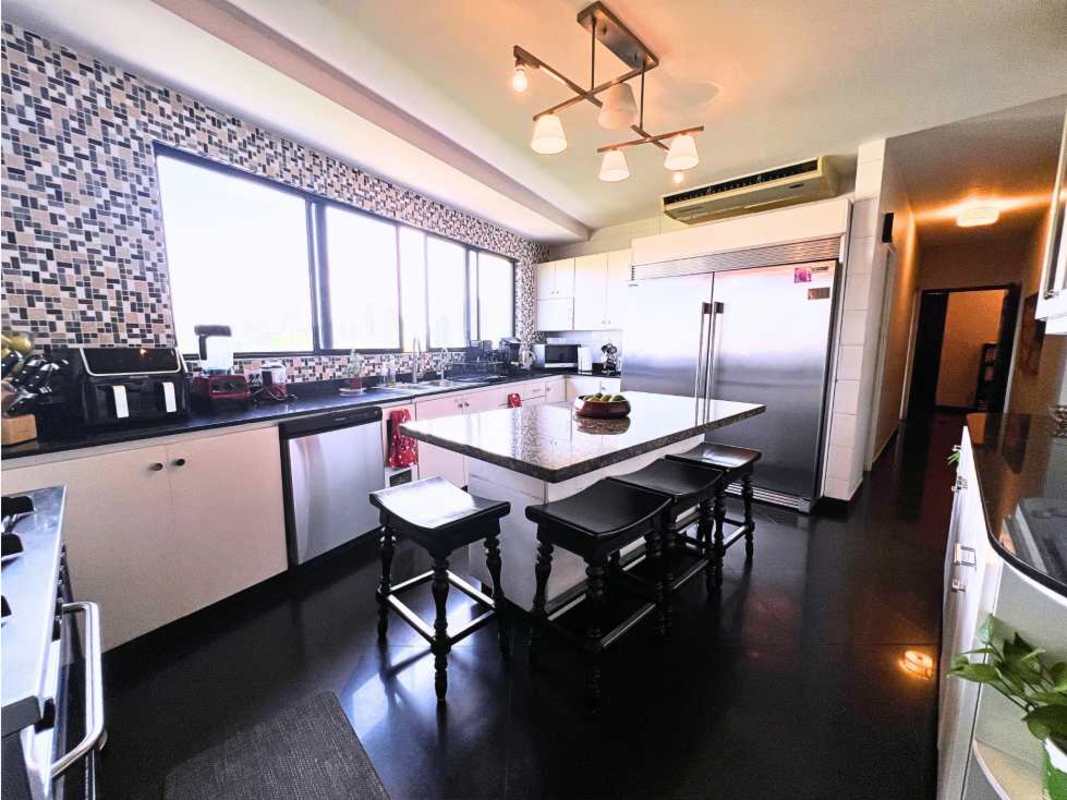 Modern marble bathroom with dual sinks and glass shower in PH Elite La Cresta Panama