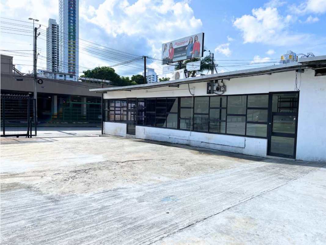 One-story commercial building with parking space and billboard signs Panama Vía Porras