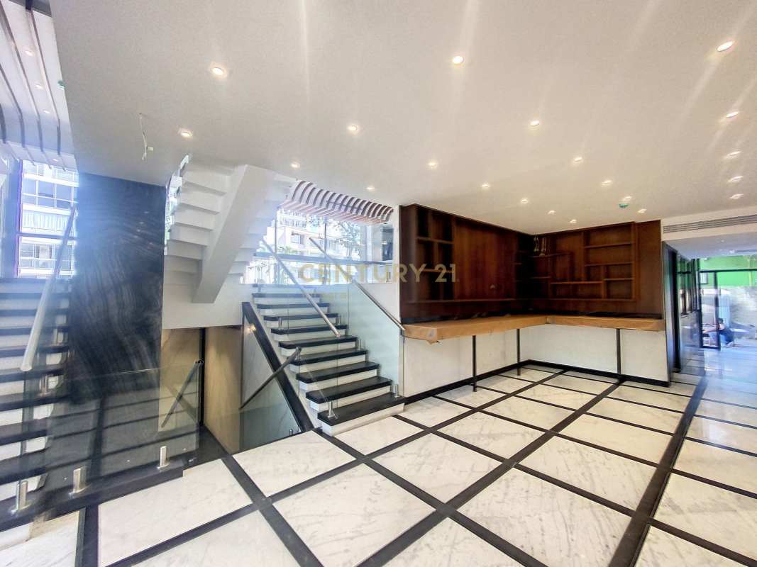 Flexible office conference areas with glass and marble finishes investment property Panama City Campo Alegre