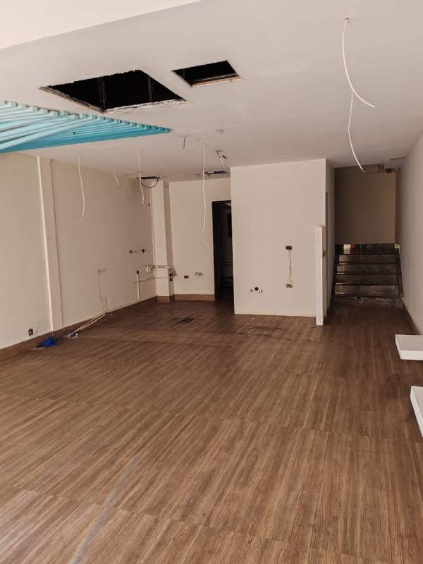 Open commercial interior with tile floors and exposed ceiling ready for tenant fitout in Plaza 68 San Francisco Panama