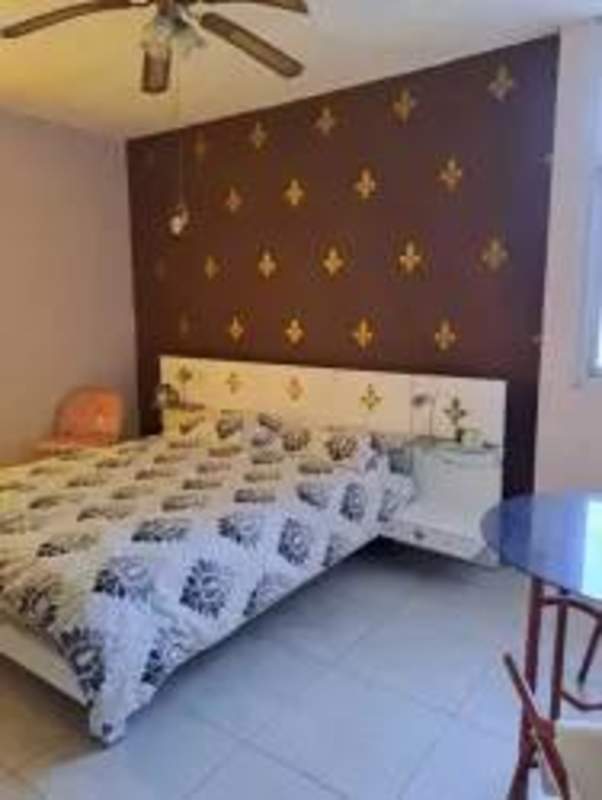 Secondary bedroom with built-in closet natural light tiled flooring PH Luxor Panama