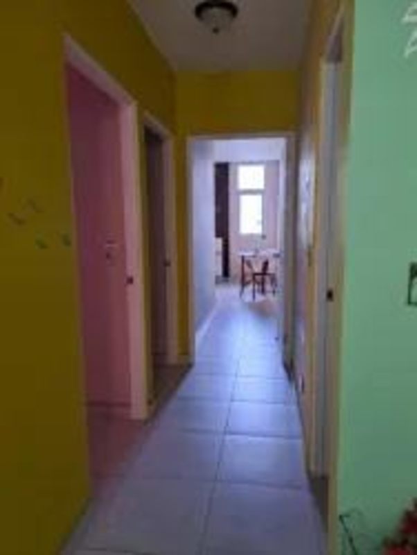 Contemporary bathroom with granite countertop walk-in shower black and white wall tiles PH Luxor El Cangrejo