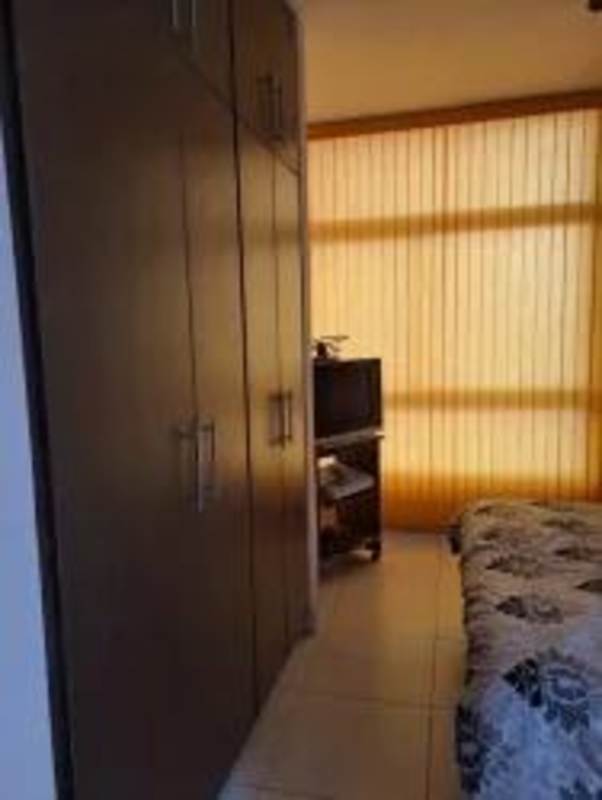 Bedroom with large wardrobe vertical blinds and natural light PH Luxor El Cangrejo