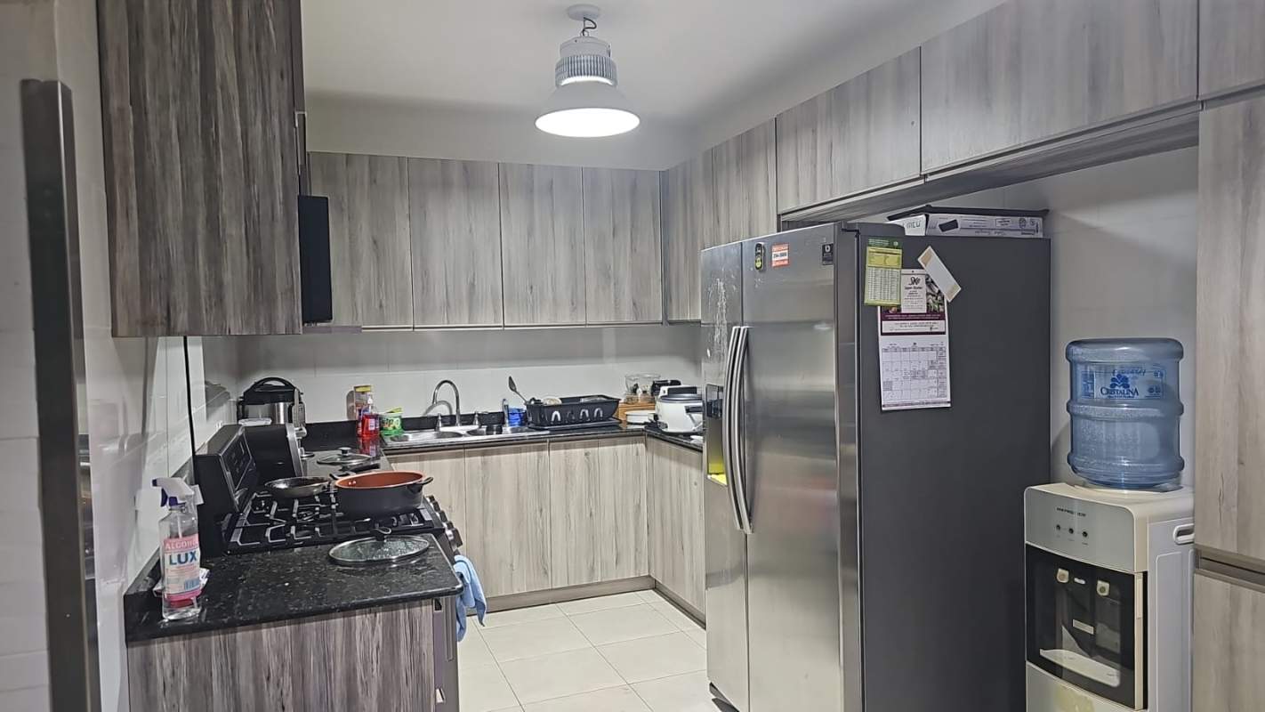 Upgraded kitchen with granite counters, wood cabinets and stainless appliances PH Metropolitan Park Obarrio Panama