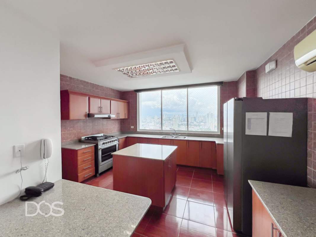 Penthouse master bedroom with balcony and walk-in closet at Vista Tower Via Argentina Panama City