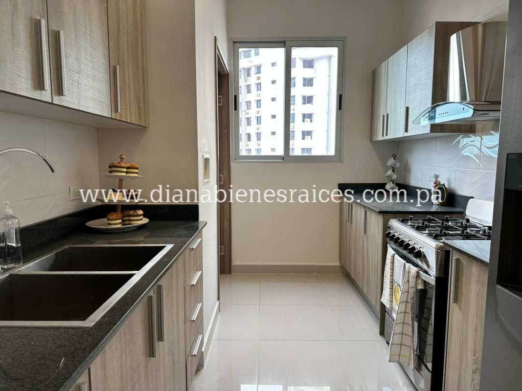 Bright master bedroom with large windows and city view PH Hato Pintado