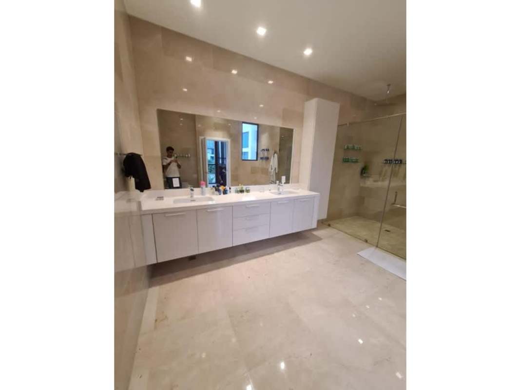 Luxury 3BR Ocean View Apartment Ocean Reef Island