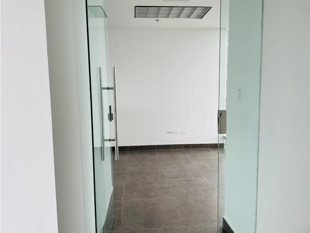 Private office with glass walls and modern design in Torre Ancón Costa del Este