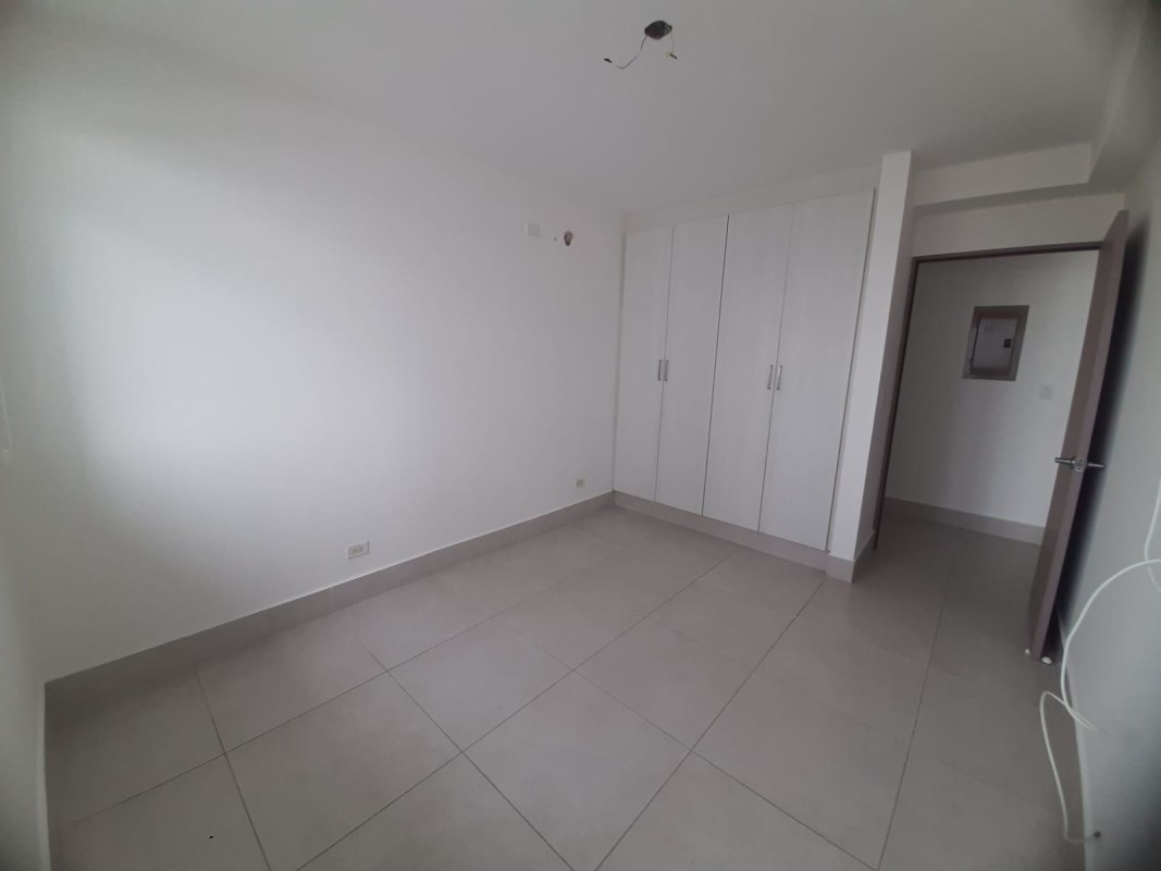 Light cabinetry kitchen with double sink and breakfast bar PH Vivendi Green Betania Panama