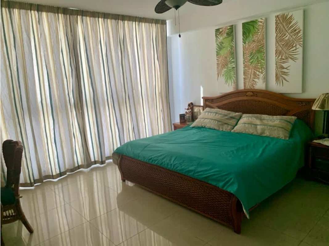 Master bedroom with large windows and city views in PH The Palm Panama Obarrio