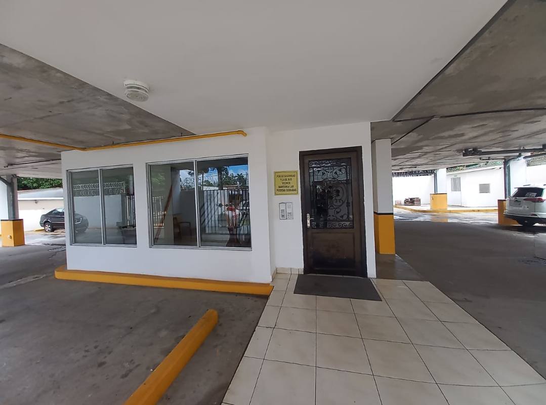 Lobby with elevator and staircase in PH El Ingenio Gardens Panama City