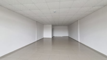 Clean empty commercial space ready to customize, tiled floors, commercial center Arraiján Panama