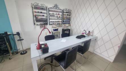 Modern nail salon with manicure desk chairs polish display wall and decor commercial space Panama Oeste