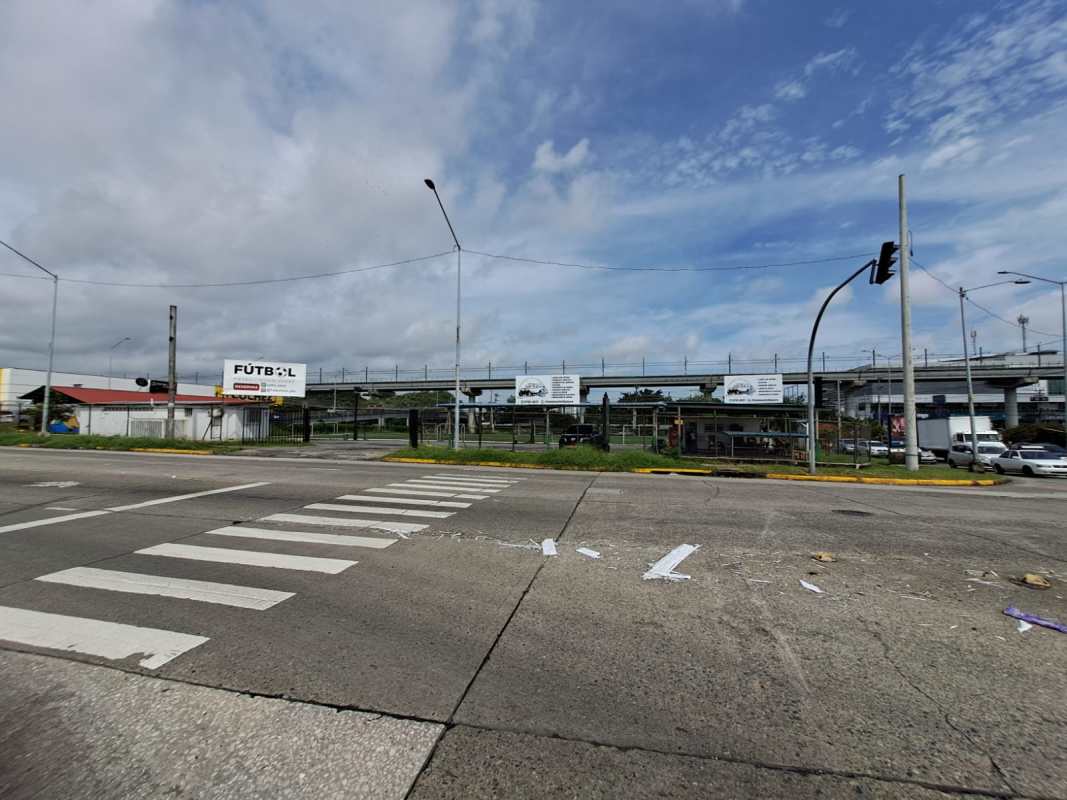 Street view of vacant lot facing busy avenue and Metro track in Panama City Villa Lucre