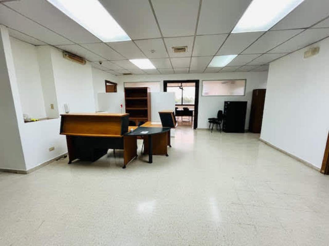 Staff dining and kitchenette with seating area in Avenida Balboa office
