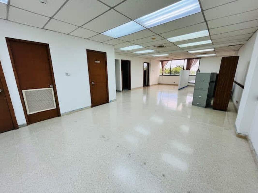 Open office space with private rooms and windows in Marbella on Avenida Balboa Panama