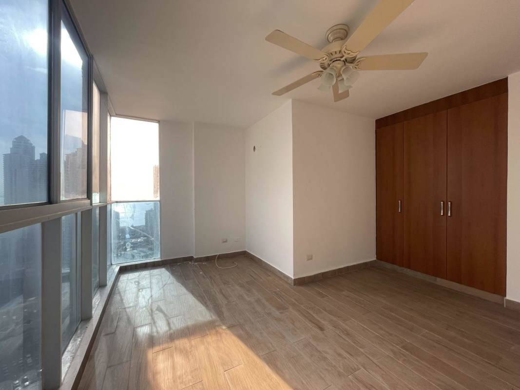 Luxurious master bedroom with terrace ocean views in PH Pacific Sea Punta Paitilla