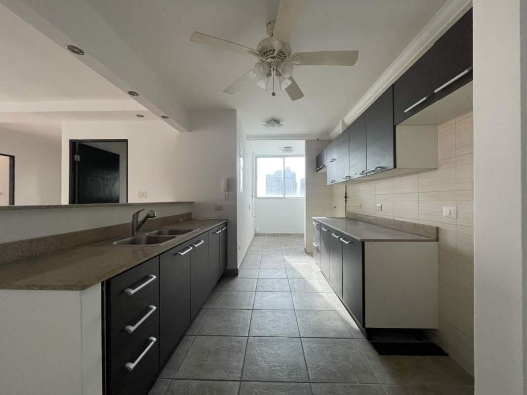 Spacious kitchen with granite counters and breakfast bar in PH Pacific Sea penthouse Panama