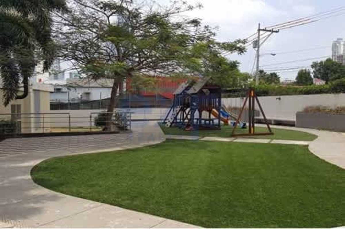 Outdoor playground with slides and swings PH Terrazas del Pacífico San Francisco Panama