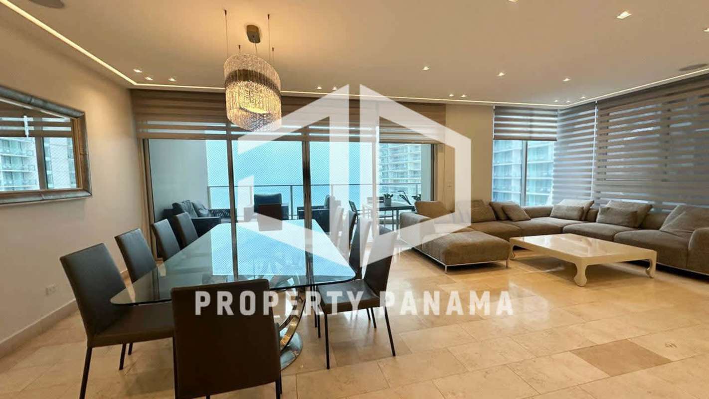 Kitchen with granite countertops, stainless steel appliances and ample cabinetry in PH Pacific Village Punta Pacífica