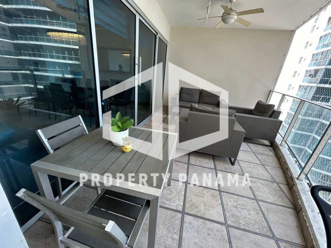 Open plan living and dining areas with natural light and ocean city views in Punta Pacífica apartment