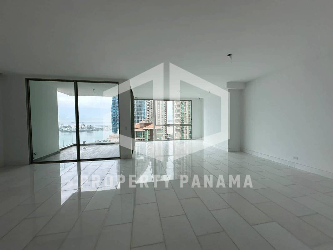 Spacious master suite with floor-to-ceiling windows overlooking Pacific Ocean PH Pacific Point Panama City