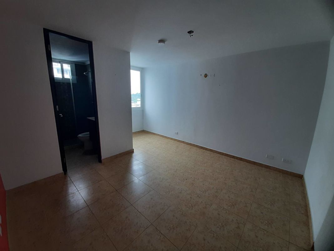 Modern bathroom with shower and tile finishes PH Cosmopolitan Tower Panama