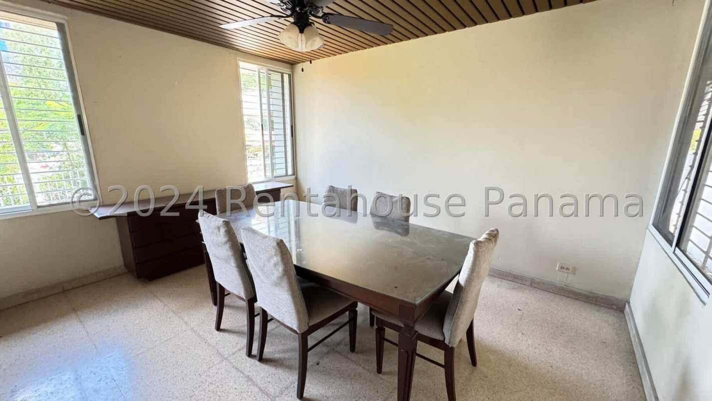 Spacious bedroom with ceiling fan closet AC Villa Lilla Panama