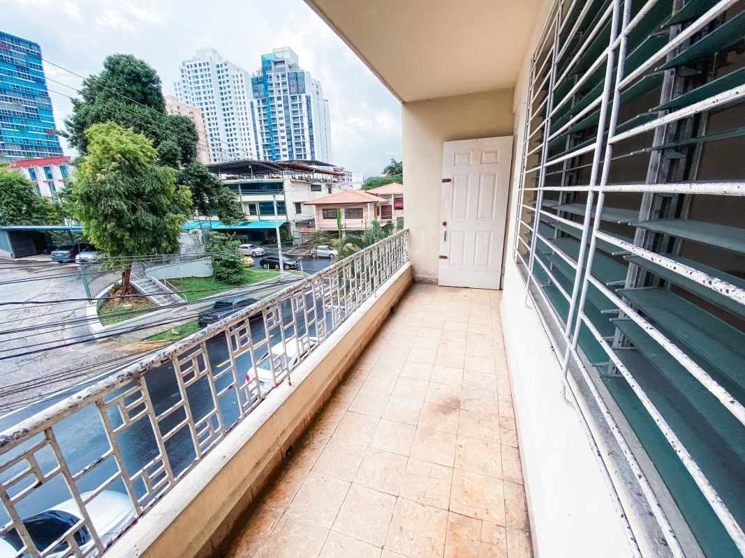 Balcony with city skyline view, railing in PH My Boy El Cangrejo Panama