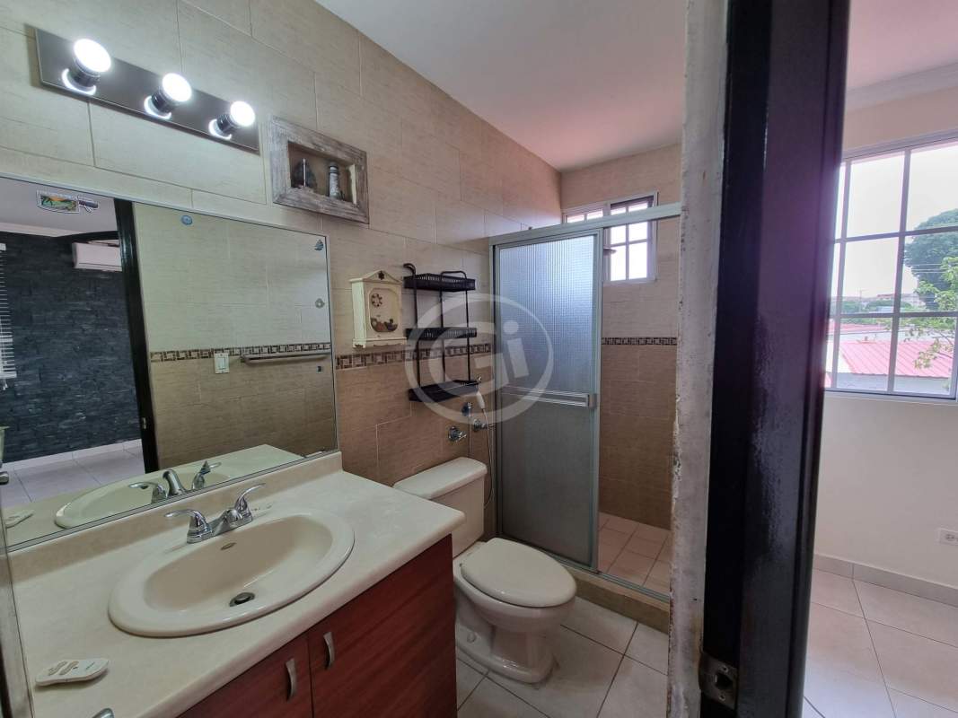 Bedroom with air conditioning, ceiling fan, large closet in PH Castel Novo house Chanis Panama