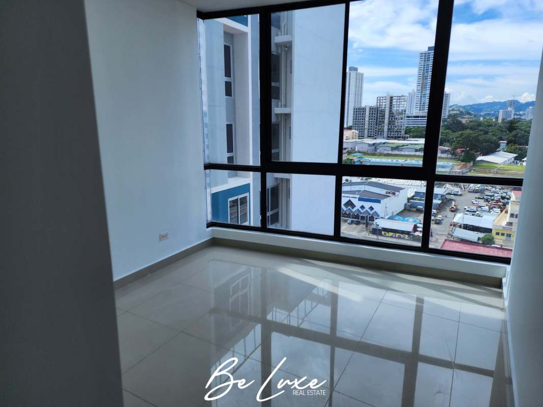 Balcony skyline high floor apartment PH Canvas Tower Parque Lefevre Panama City