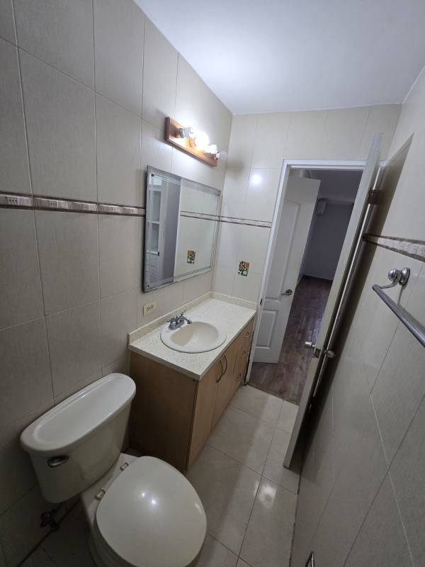 Large master bedroom with walk-in closet, city view PH Aranjuez Via Argentina Panama