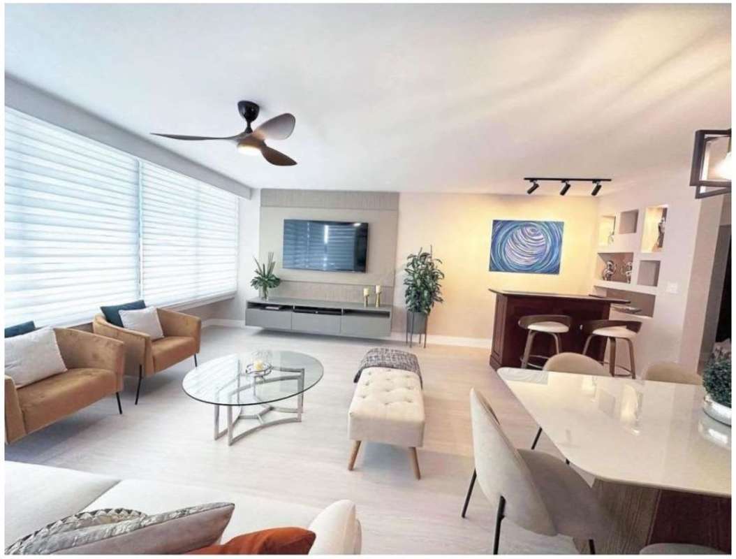 Elegant lobby with seating and décor in PH Brisas Obarrio Obarrio Panama