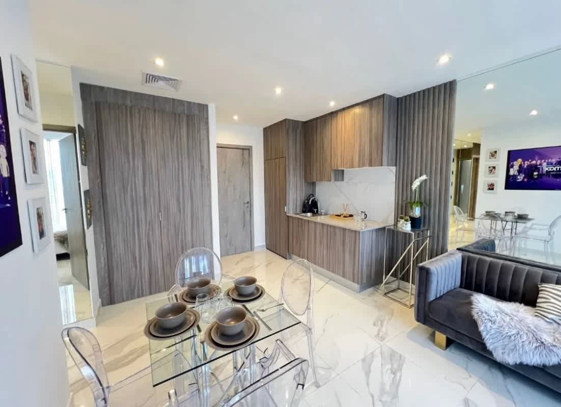 Integrated modern kitchen and dining area with large windows city views PH Amazonas Bella Vista Panama