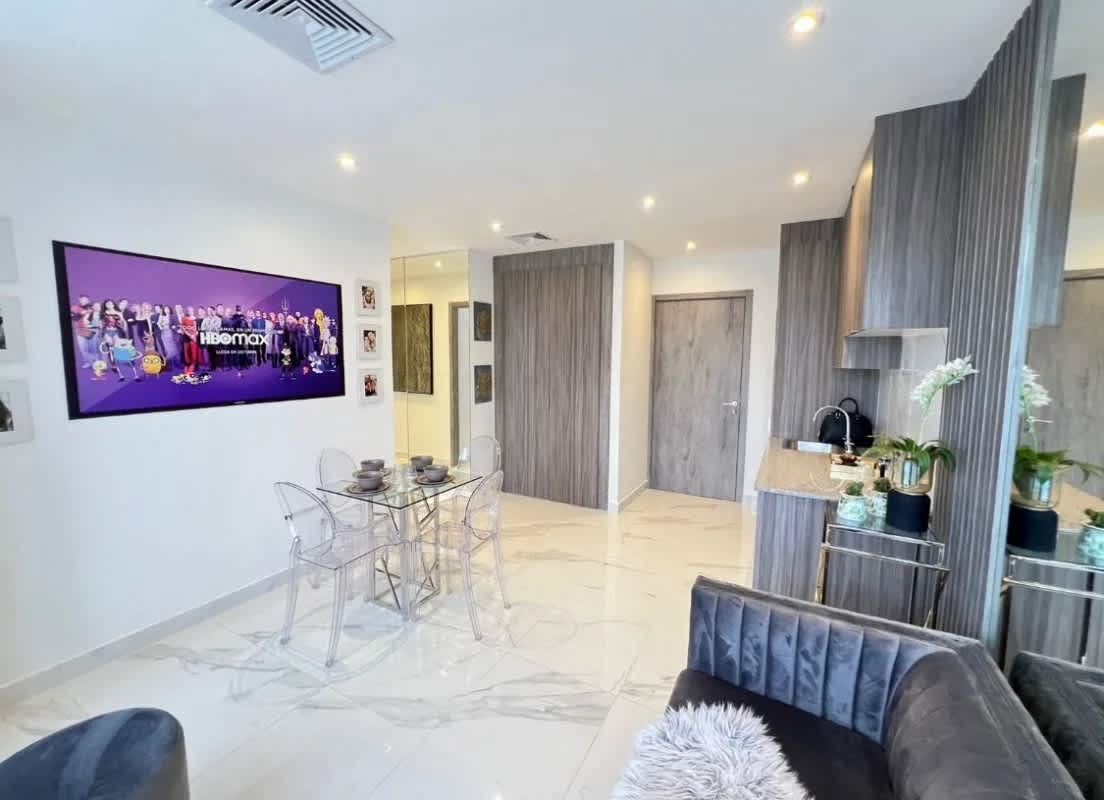 Stylish living-dining space with porcelain tile floor, open kitchen in PH Amazonas Bella Vista Panama