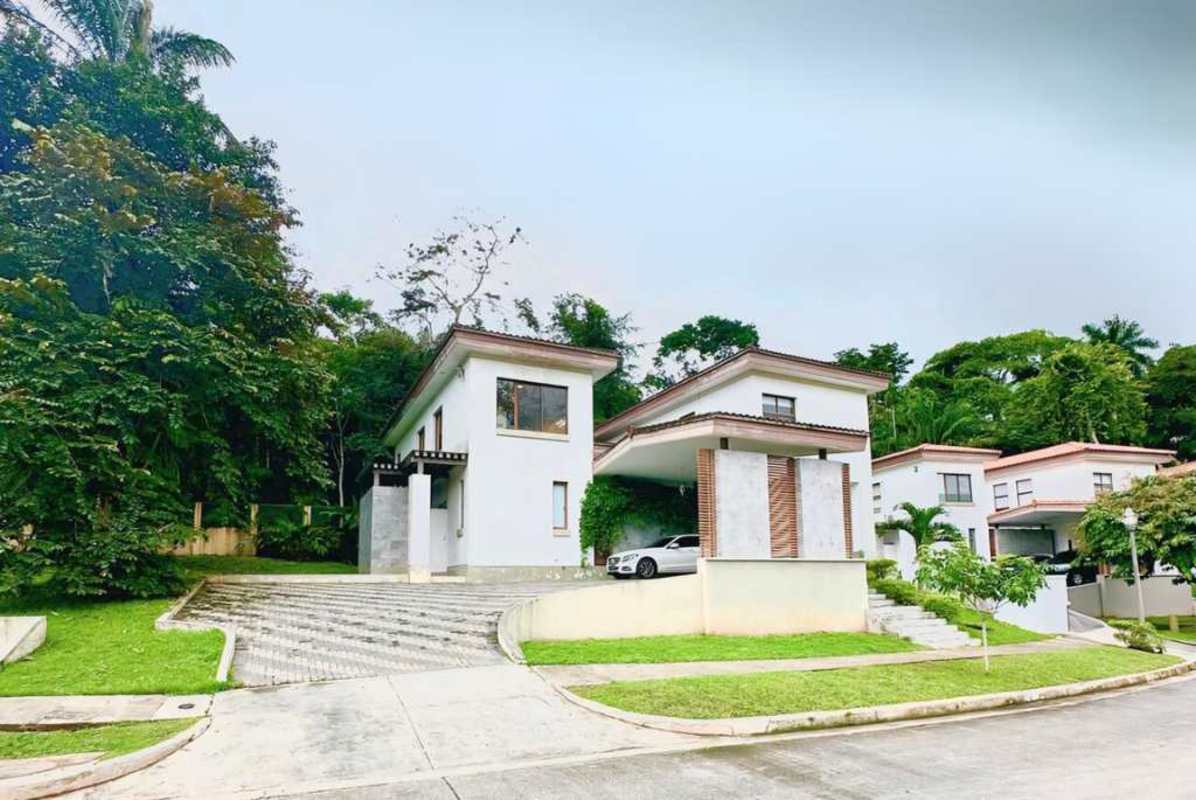 Spacious living room with marble floors, large windows, garden view in Clayton Panama exclusive villa