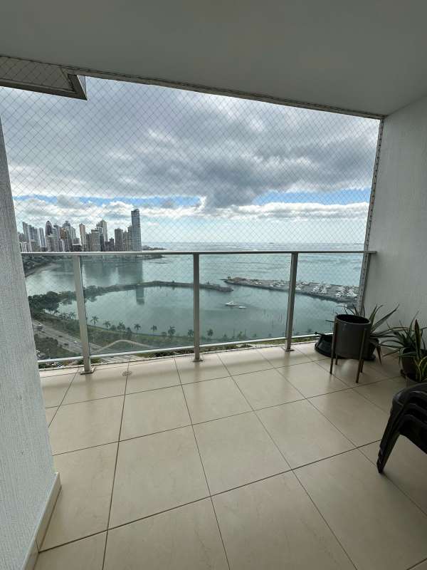 Modern bedroom with panoramic city and ocean views via floor-to-ceiling glass at PH White Tower Panama