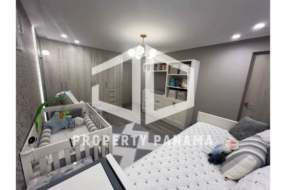 Contemporary children's room with built-in wardrobes, neutral decor PH Mar de Plata Paitilla Panama